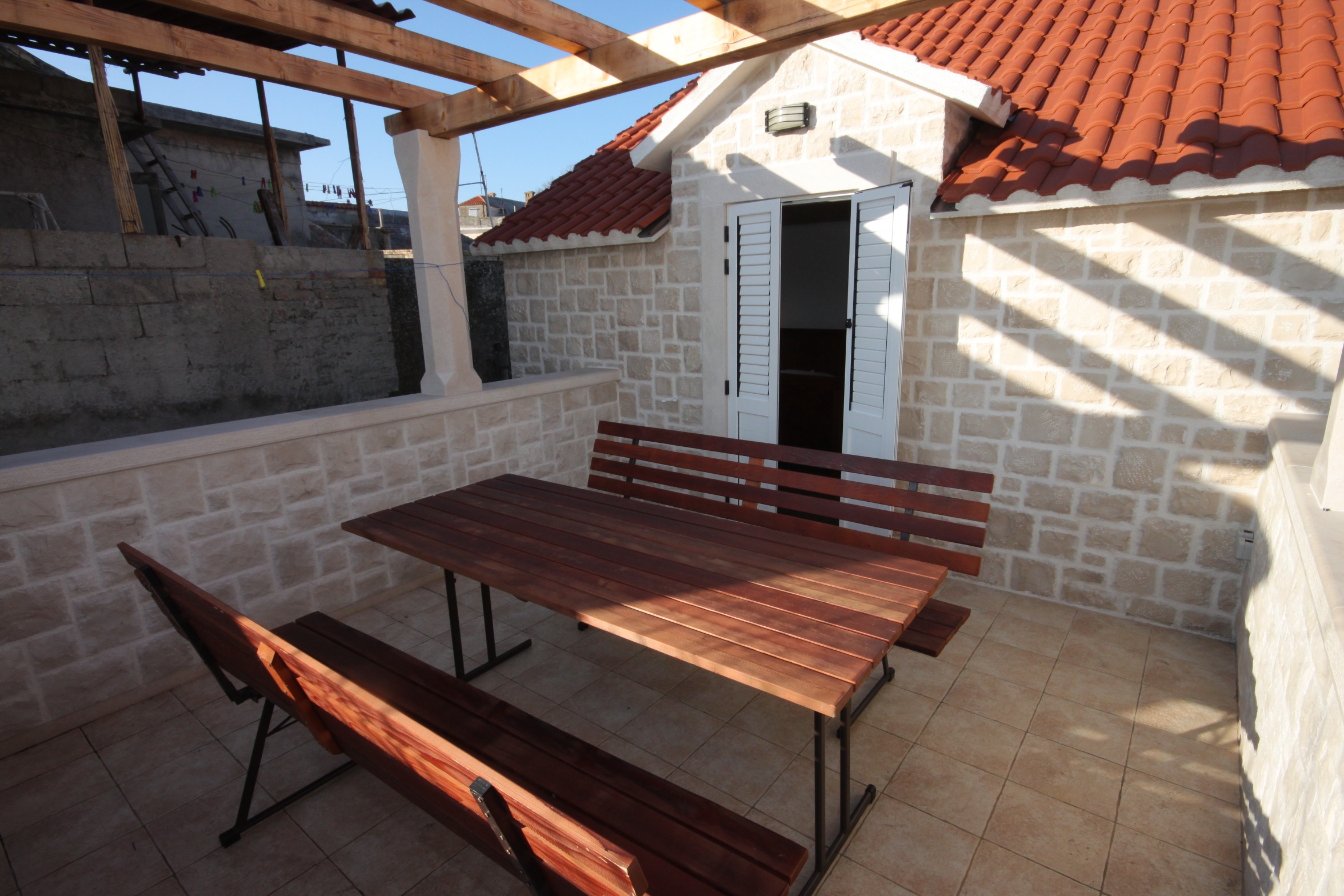 Three bedroom house with terrace and sea view Kaštel Novi, Kaštela  K