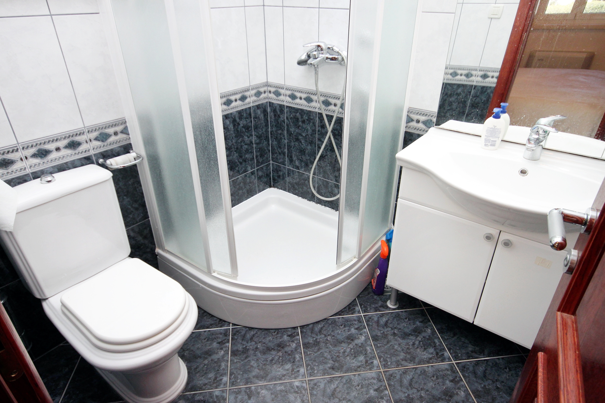 One bedroom apartment near beach Rogoznica  A-a