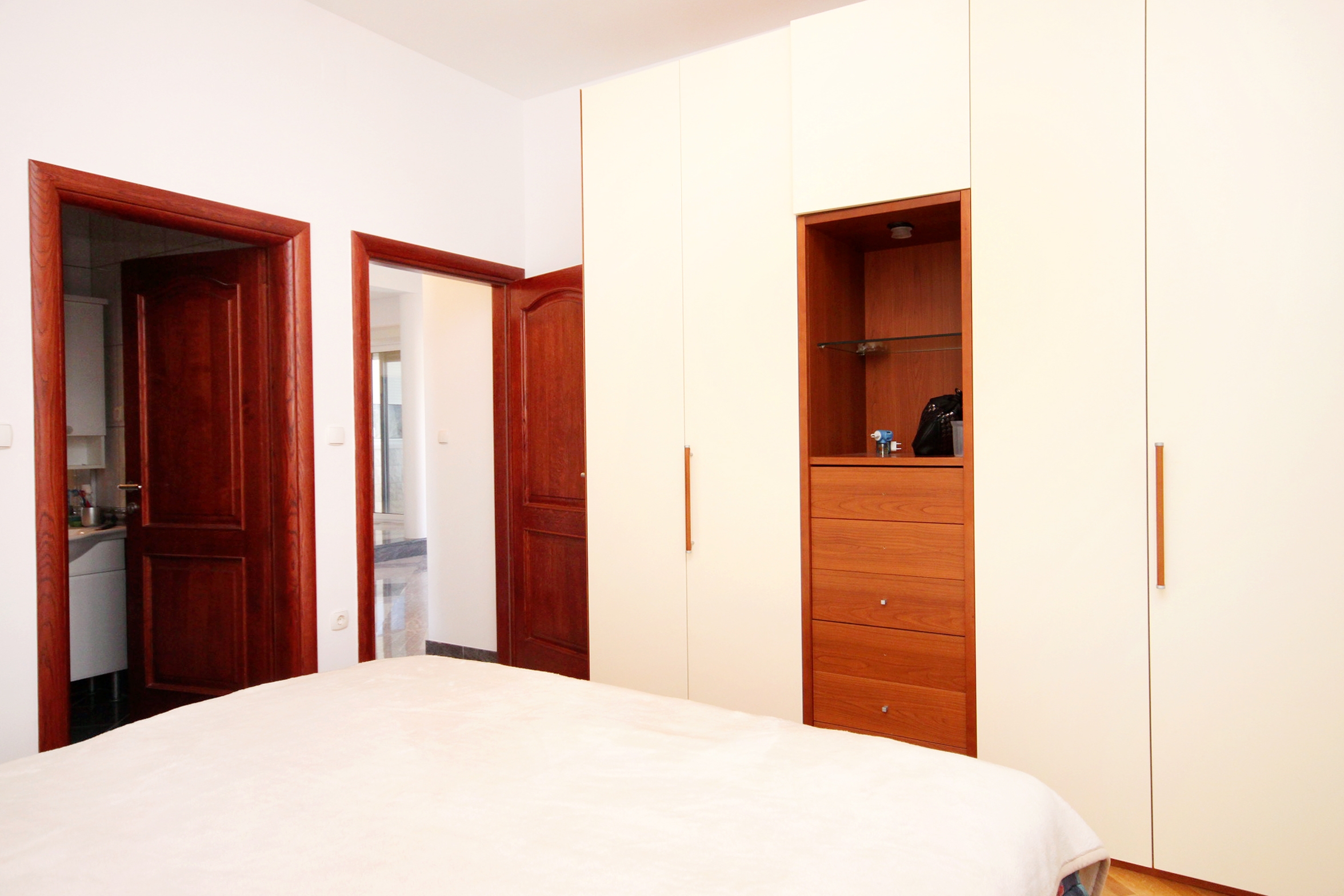 One bedroom apartment near beach Rogoznica  A-a