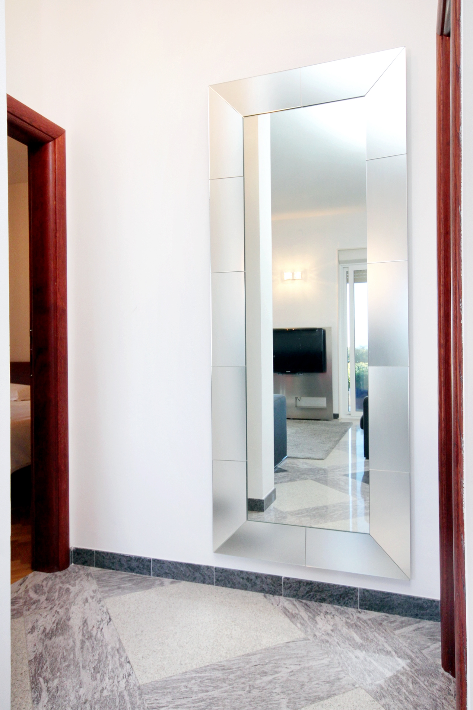 One bedroom apartment near beach Rogoznica  A-a