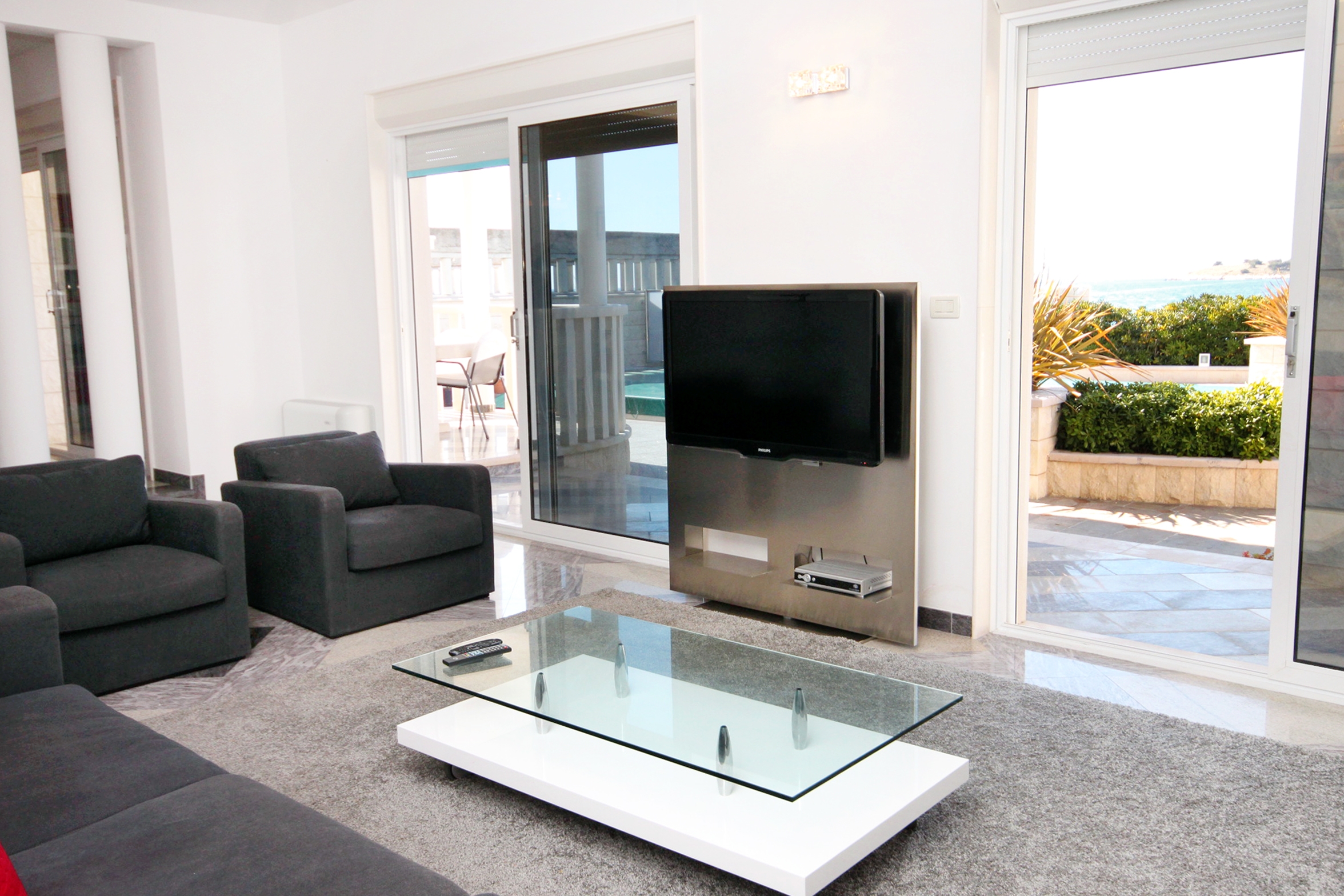 One bedroom apartment near beach Rogoznica (A-7557-a)