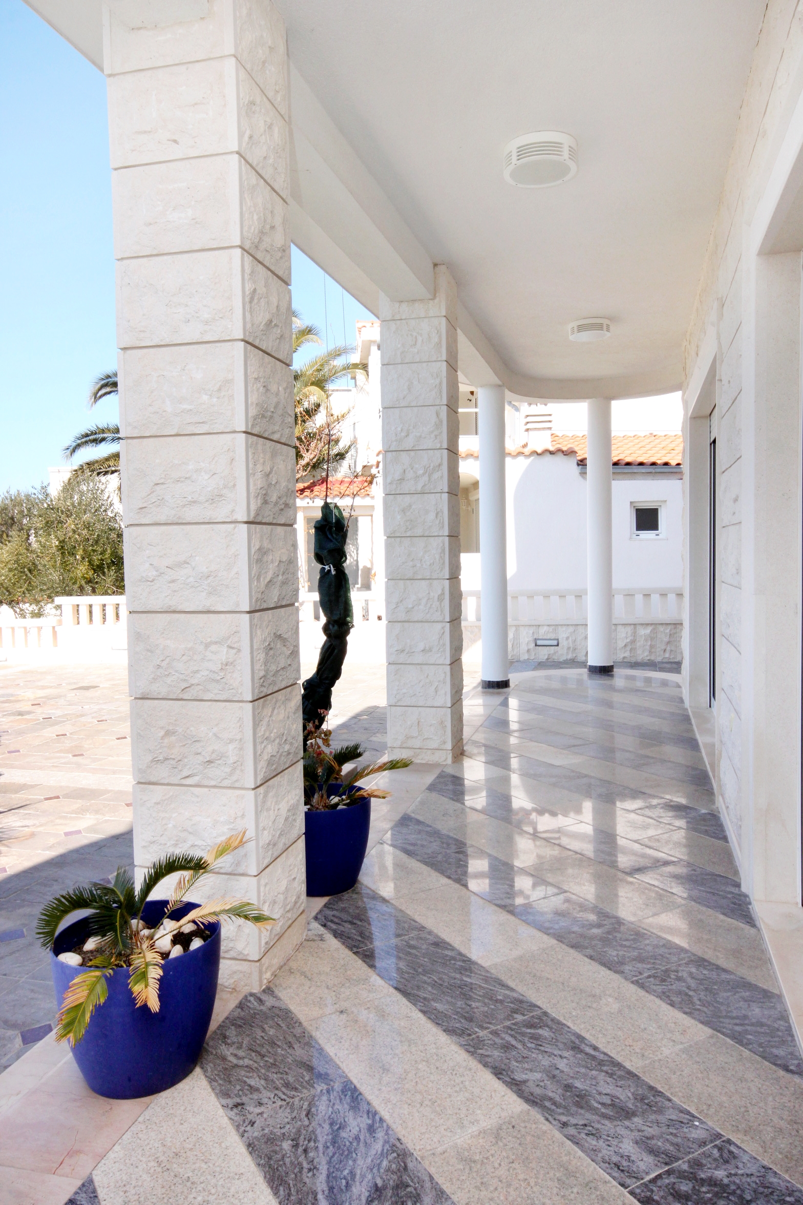One bedroom apartment near beach Rogoznica  A-a