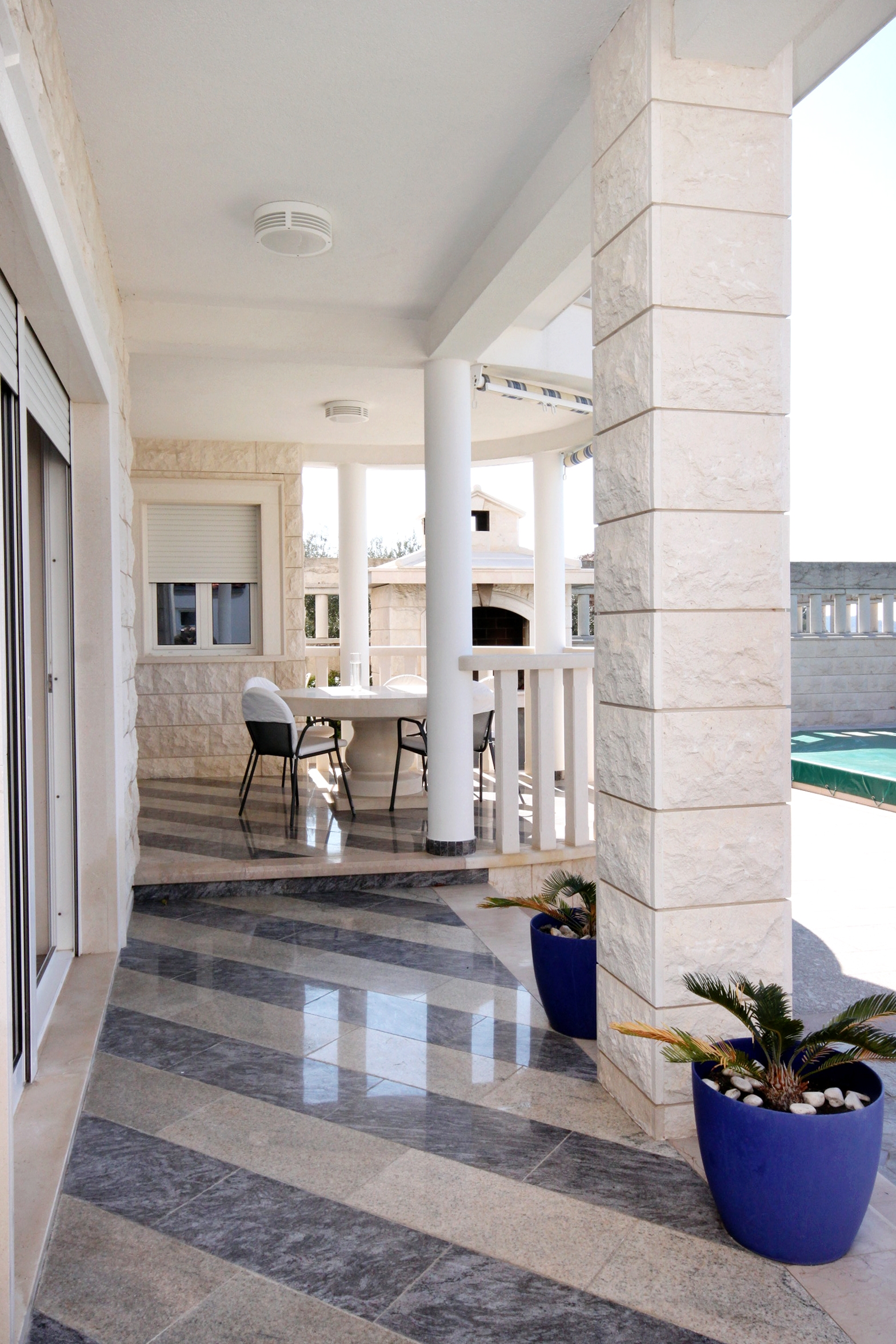 One bedroom apartment near beach Rogoznica  A-a