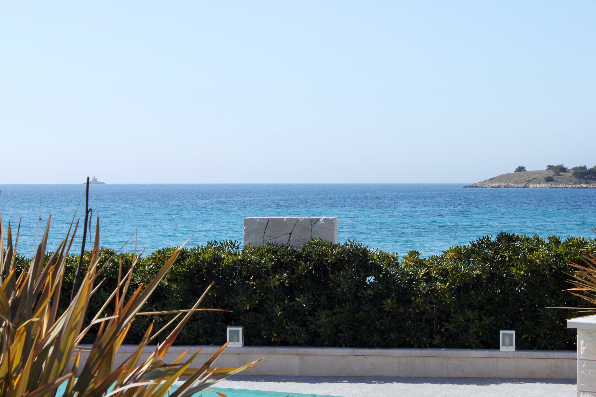 One bedroom apartment near beach Rogoznica  A-a