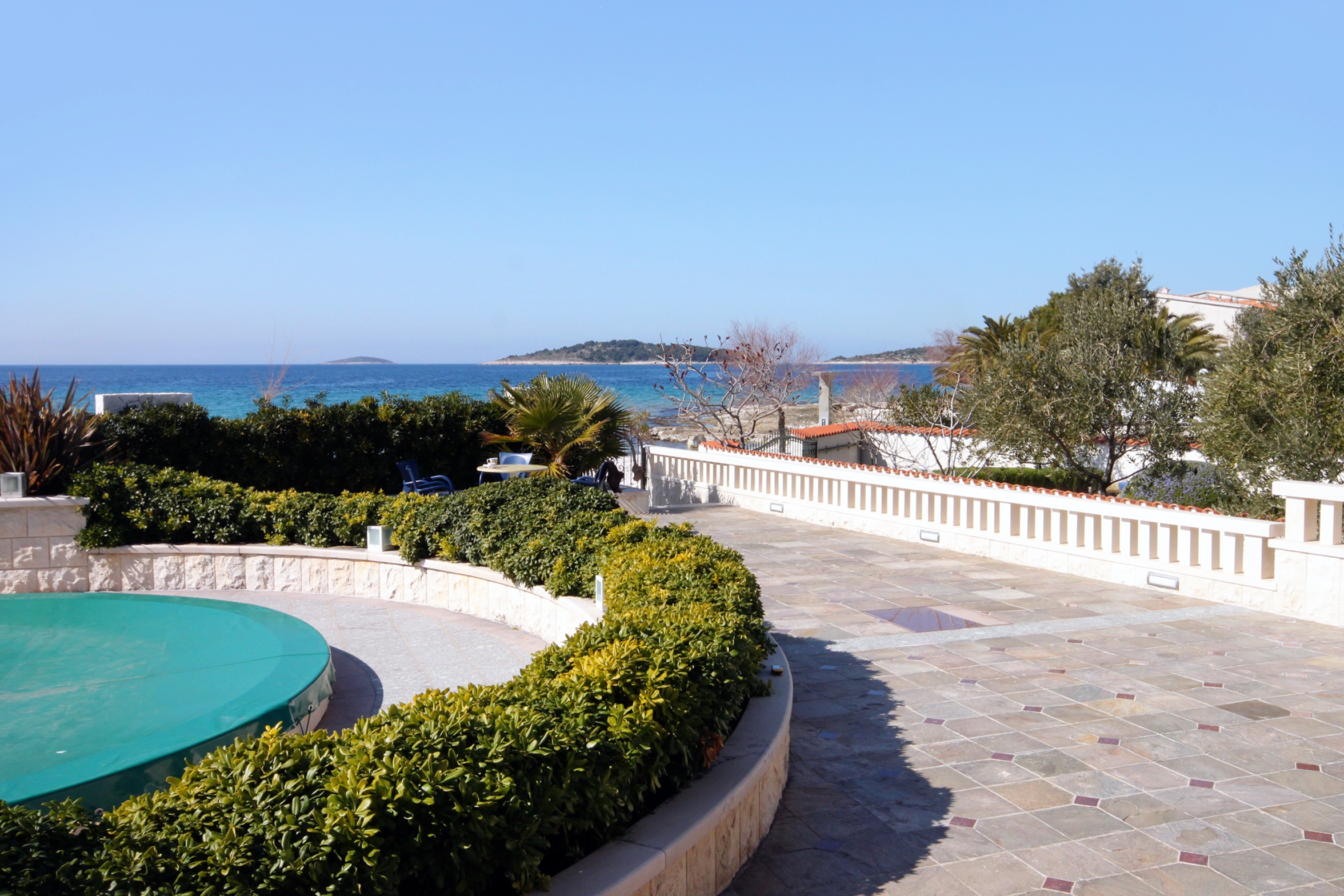 One bedroom apartment near beach Rogoznica  A-a