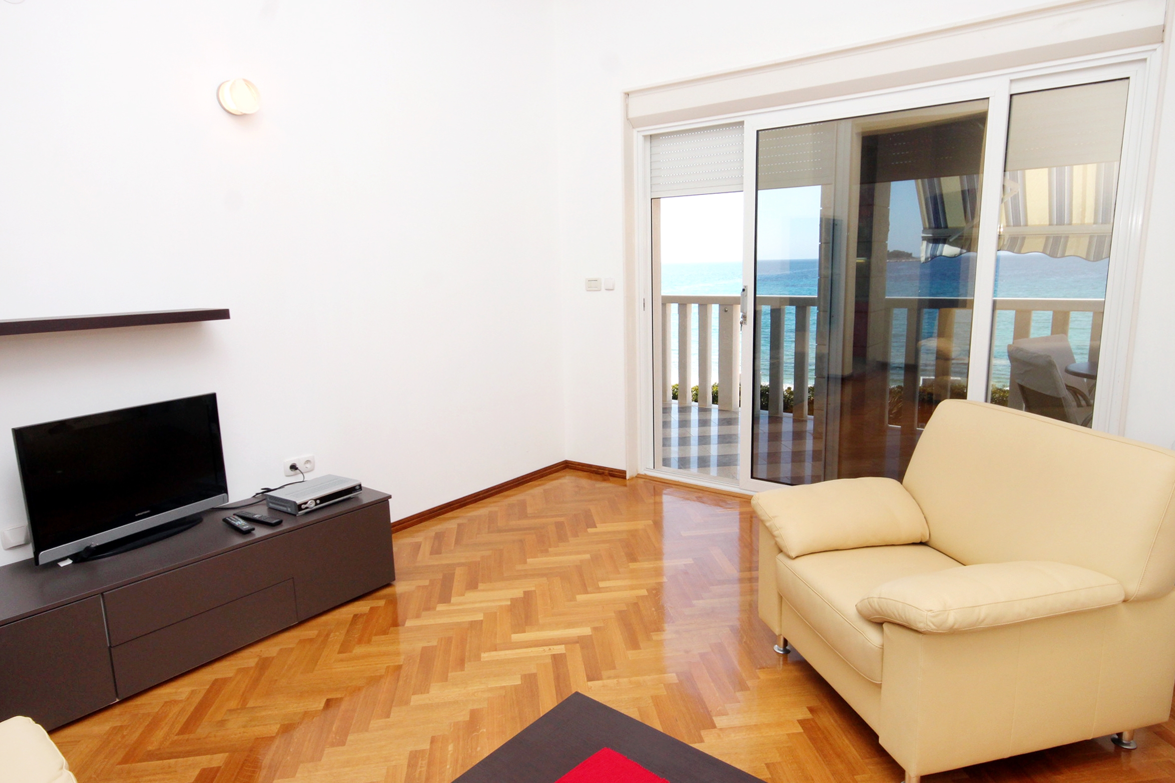 One bedroom apartment near beach Rogoznica (A-7557-b)