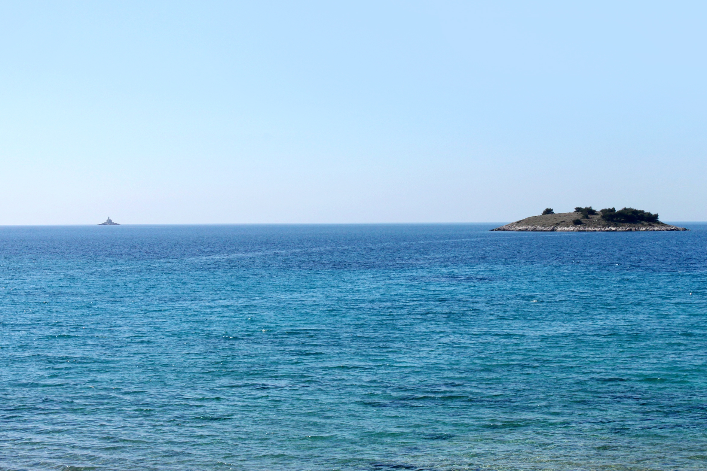 One bedroom apartment near beach Rogoznica  A-b
