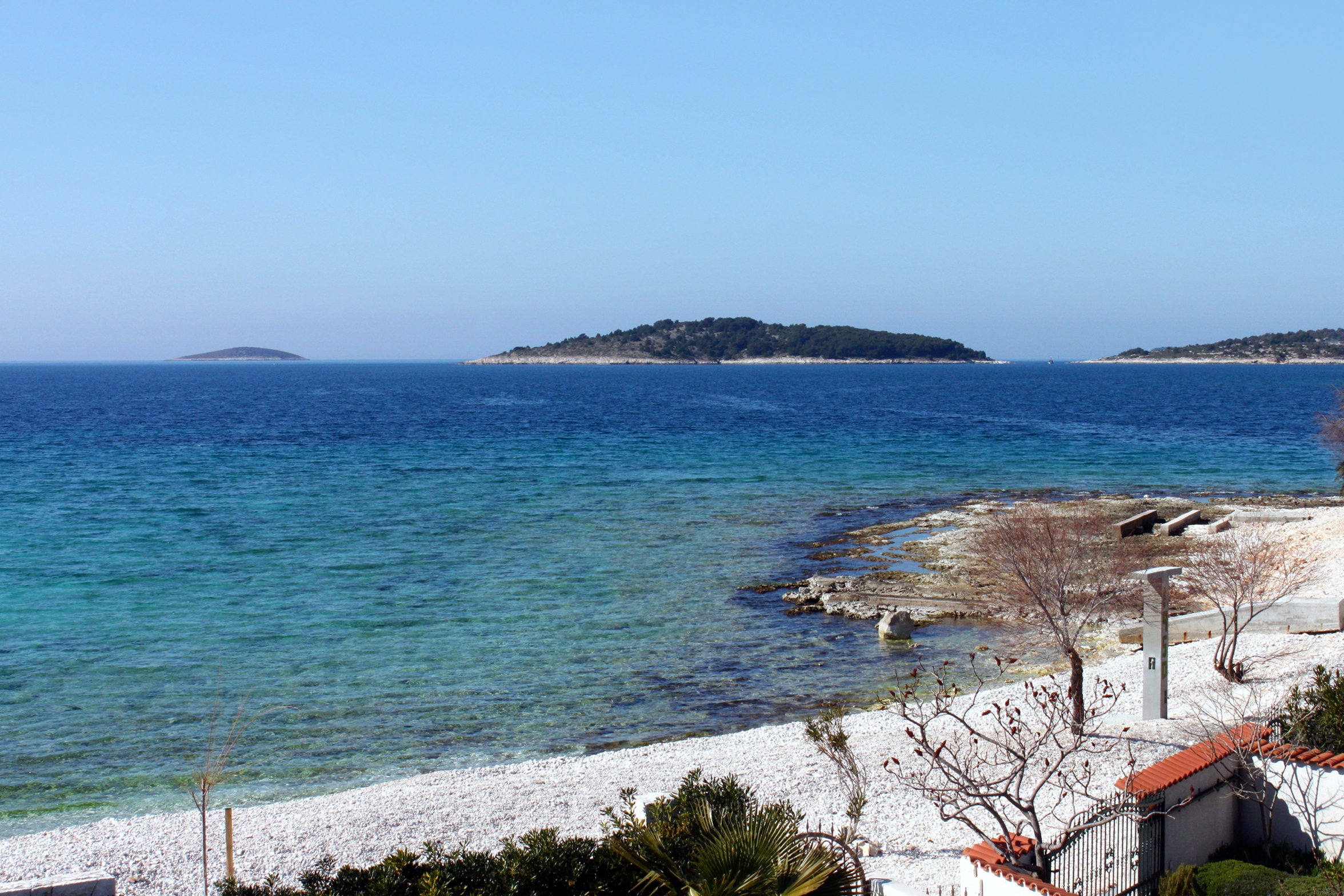 One bedroom apartment near beach Rogoznica  A-b