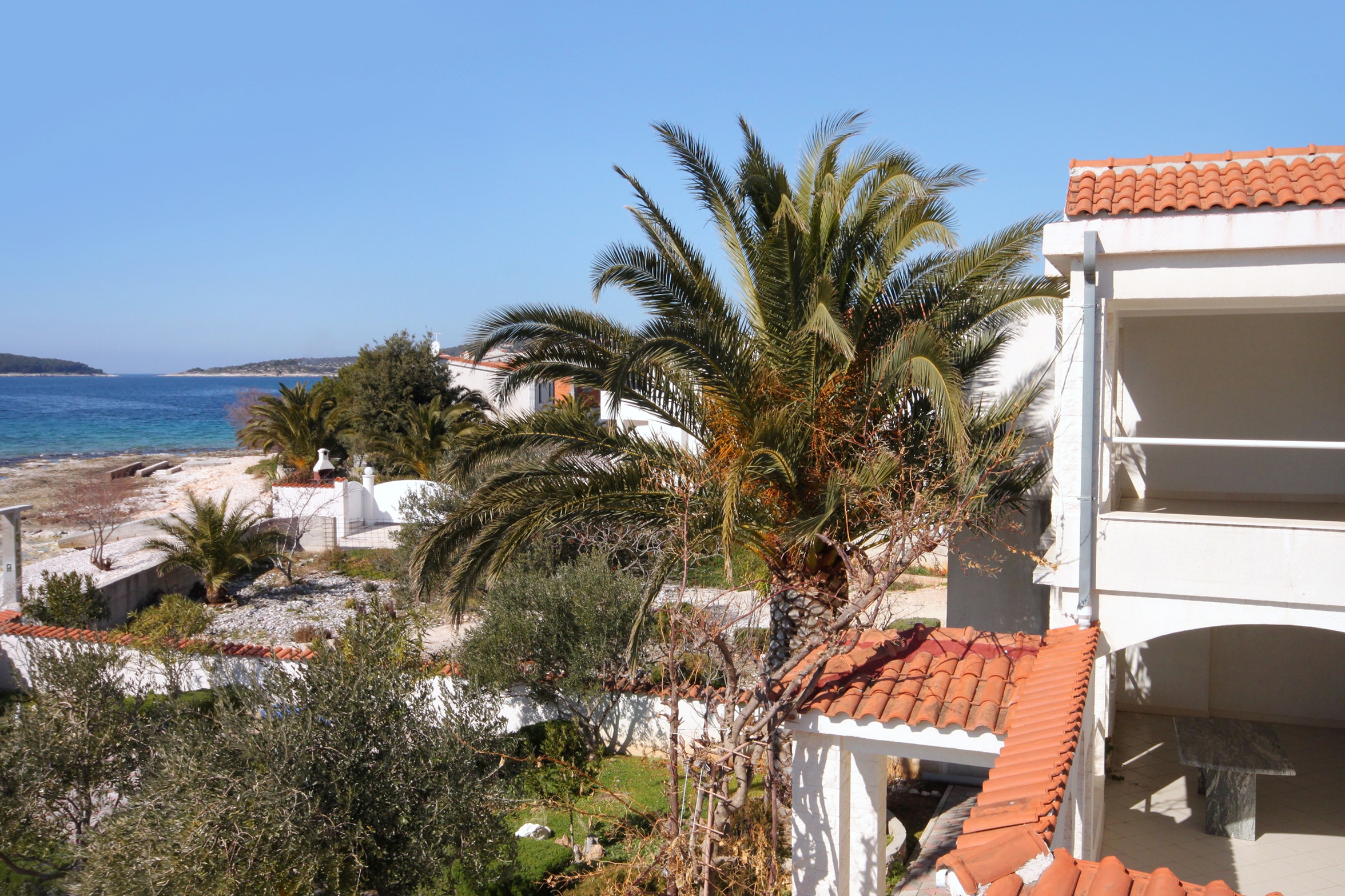One bedroom apartment near beach Rogoznica  A-b