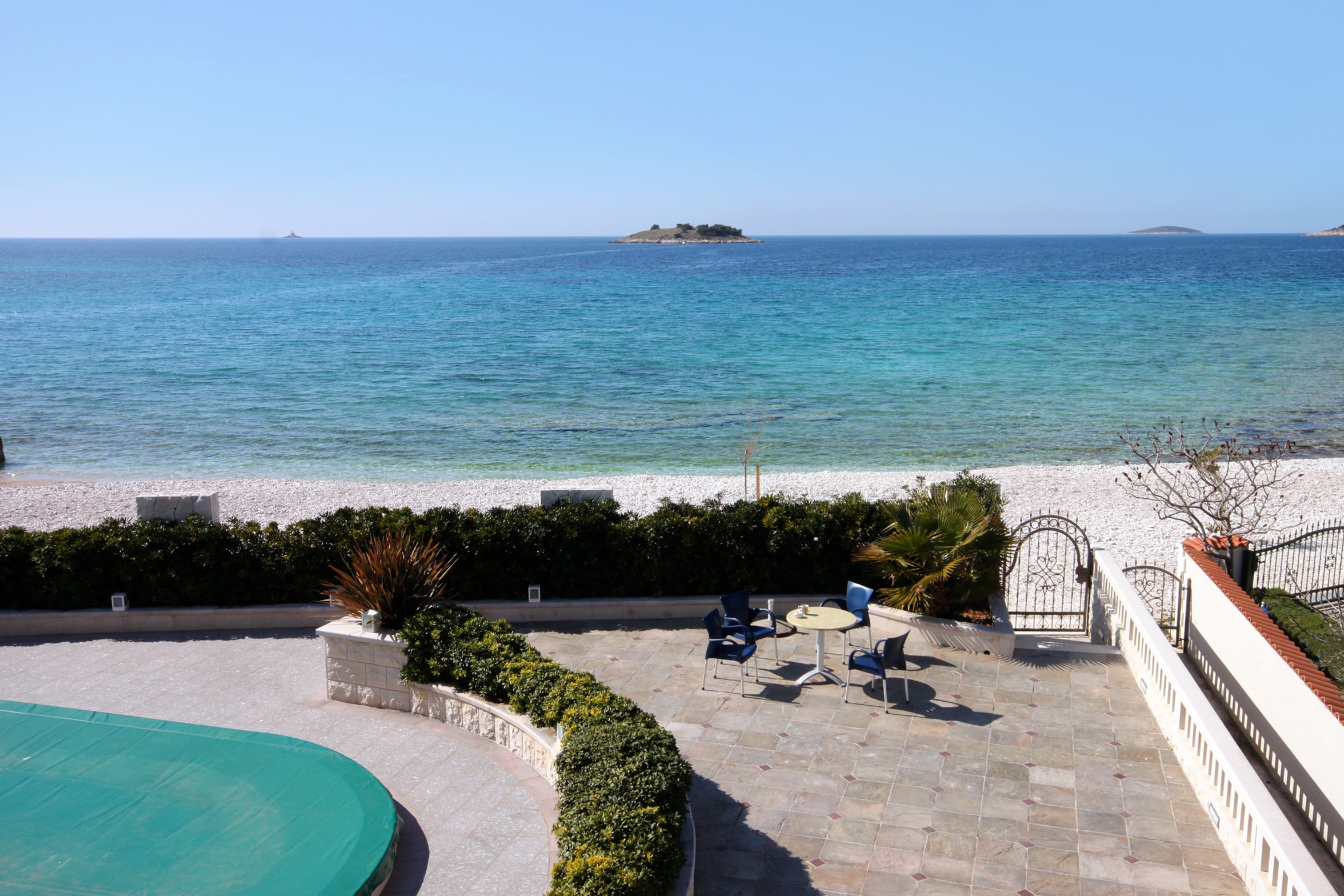 One bedroom apartment near beach Rogoznica  A-b