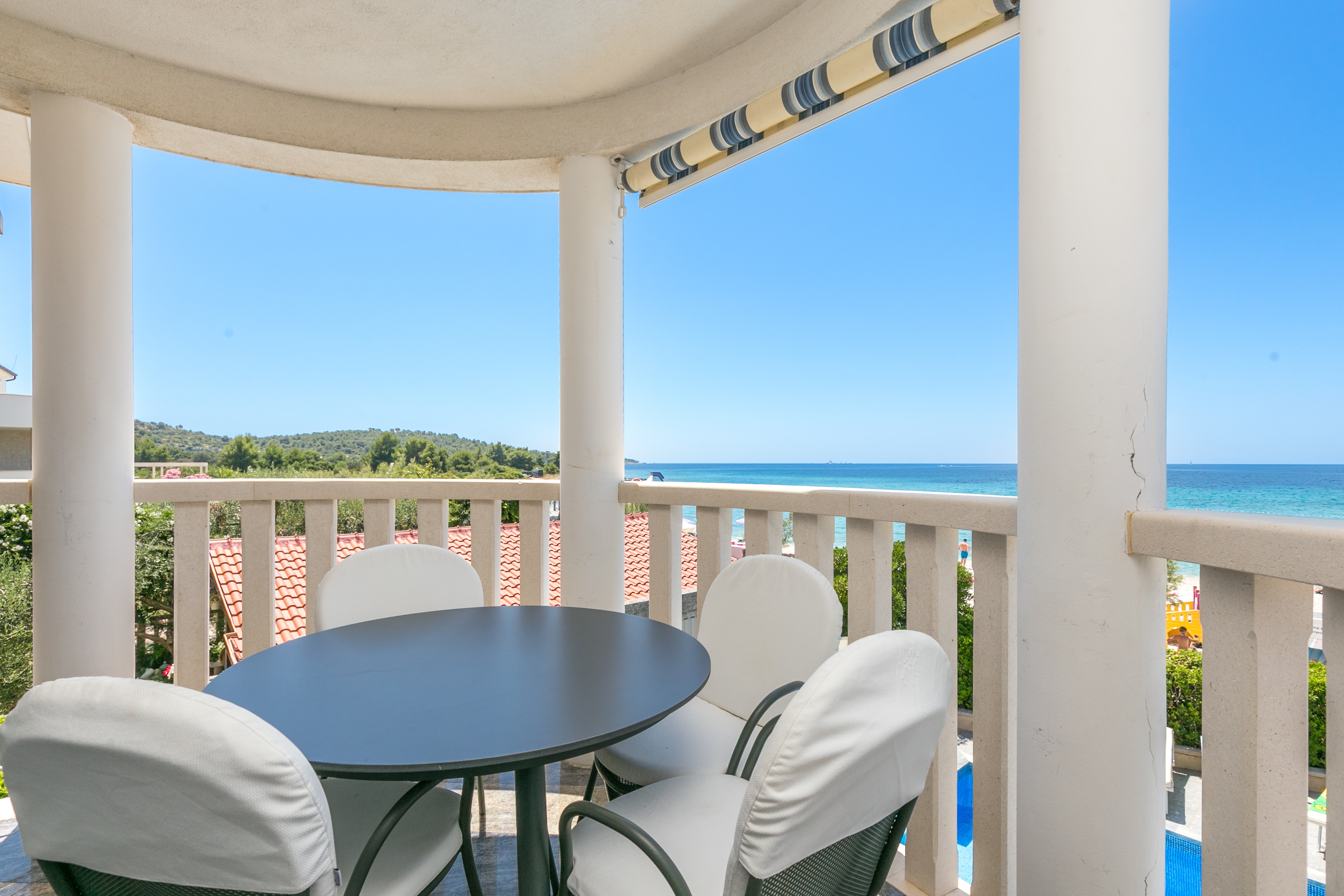 Studio flat near beach Rogoznica  AS-a