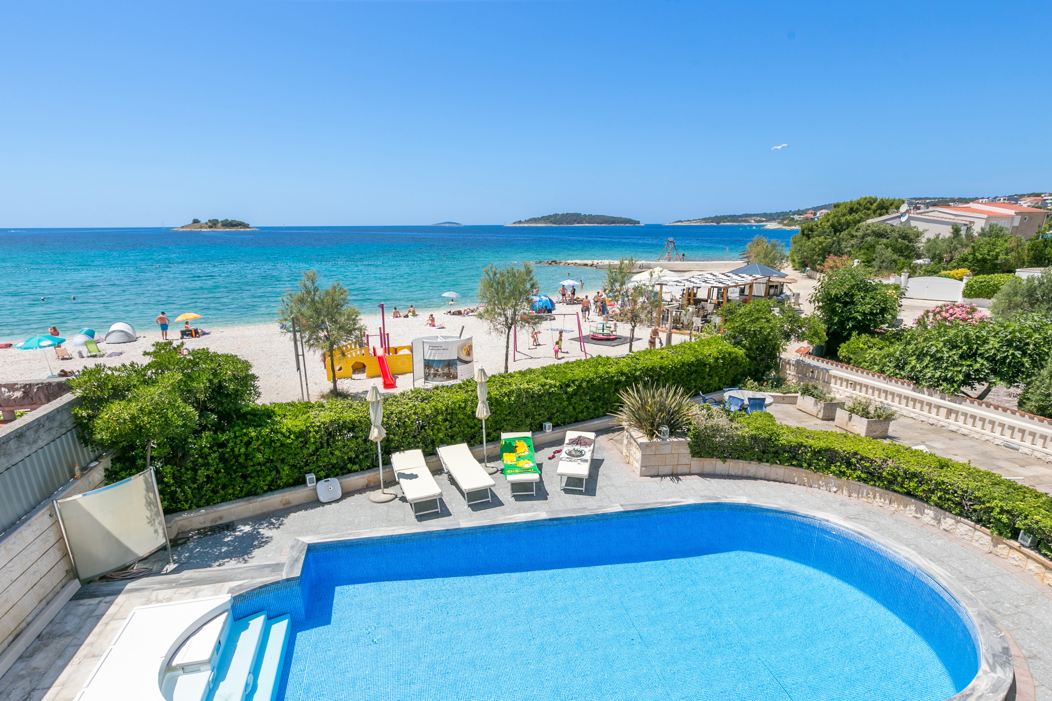 Studio flat near beach Rogoznica (AS-7557-a)