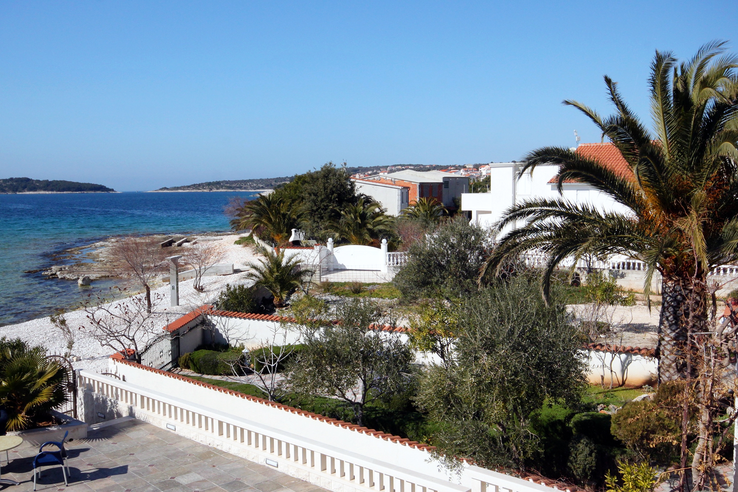 Studio flat near beach Rogoznica  AS-b