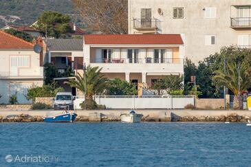 Rogoznica, Rogoznica, Hébergement 7558 - Appartement à proximité de la mer avec une plage de galets.