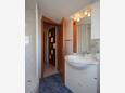 Seget Vranjica, Bathroom in the apartment, (pet friendly) and WiFi.