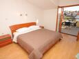 Seget Vranjica, Bedroom in the apartment, (pet friendly) and WiFi.