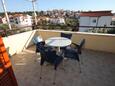 Seget Vranjica, Terrace in the apartment, with a sea view, (pet friendly) and WiFi.
