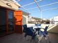 Seget Vranjica, Terraza in the apartment, with a sea view, (pet friendly) y WiFi.