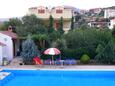 Seget Vranjica, Trogir, Object 7559 - Appartementen with pebble beach.