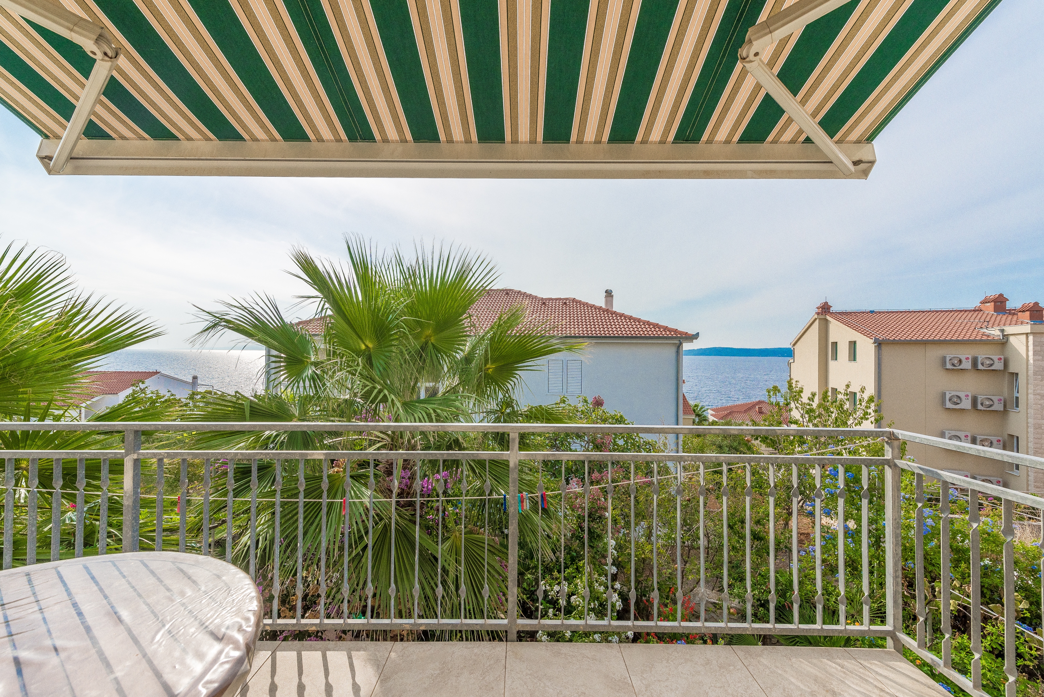 Two bedroom apartment with terrace and sea view Bušinci, Čiovo  A-b