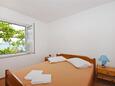 Dugi Rat, Bedroom in the apartment, (pet friendly) and WiFi.