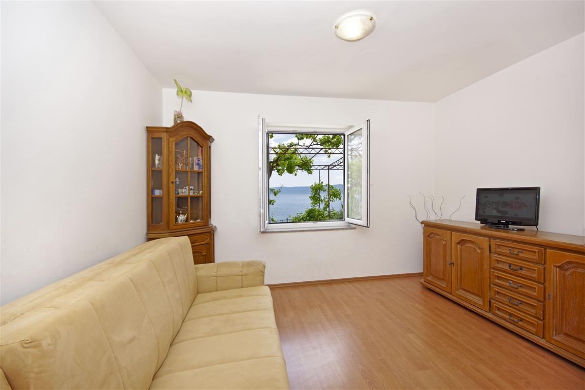One bedroom apartment near beach Dugi Rat, Omiš (A-7575-b)