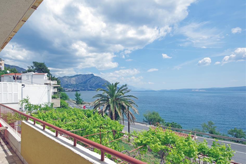 Two bedroom apartment near beach Dugi Rat, Omiš  A-c