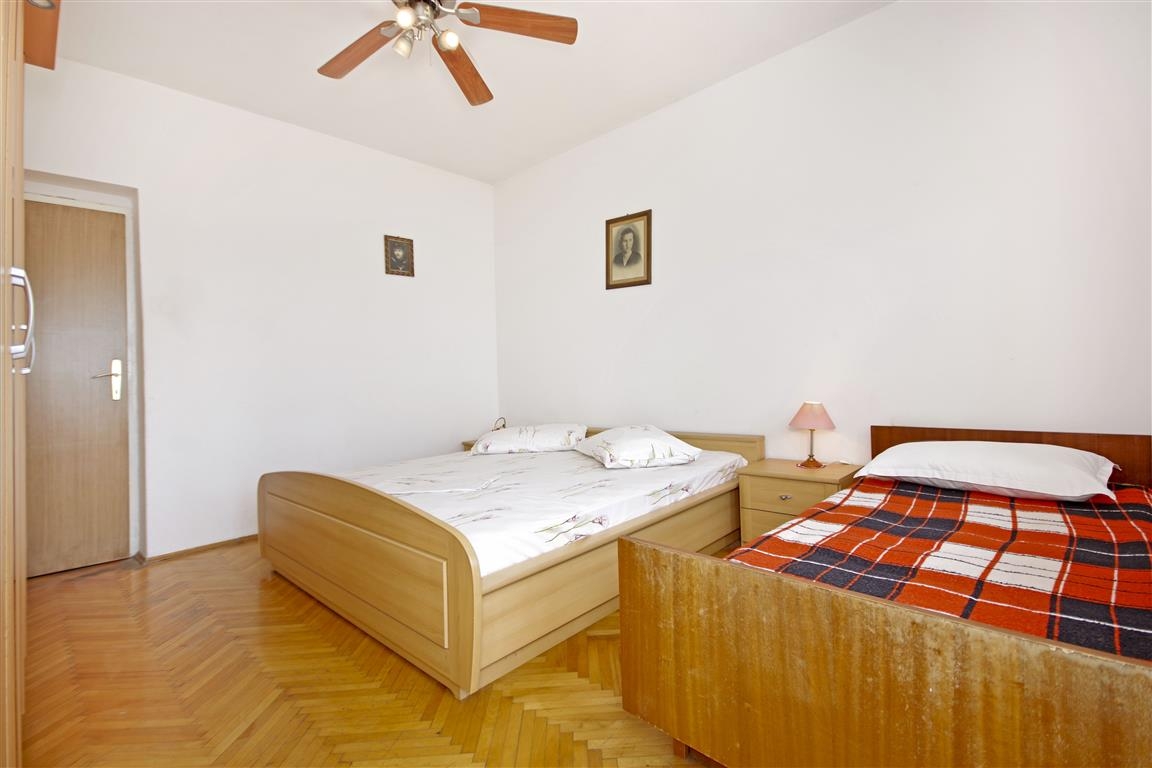 Two bedroom apartment near beach Dugi Rat, Omiš  A-c
