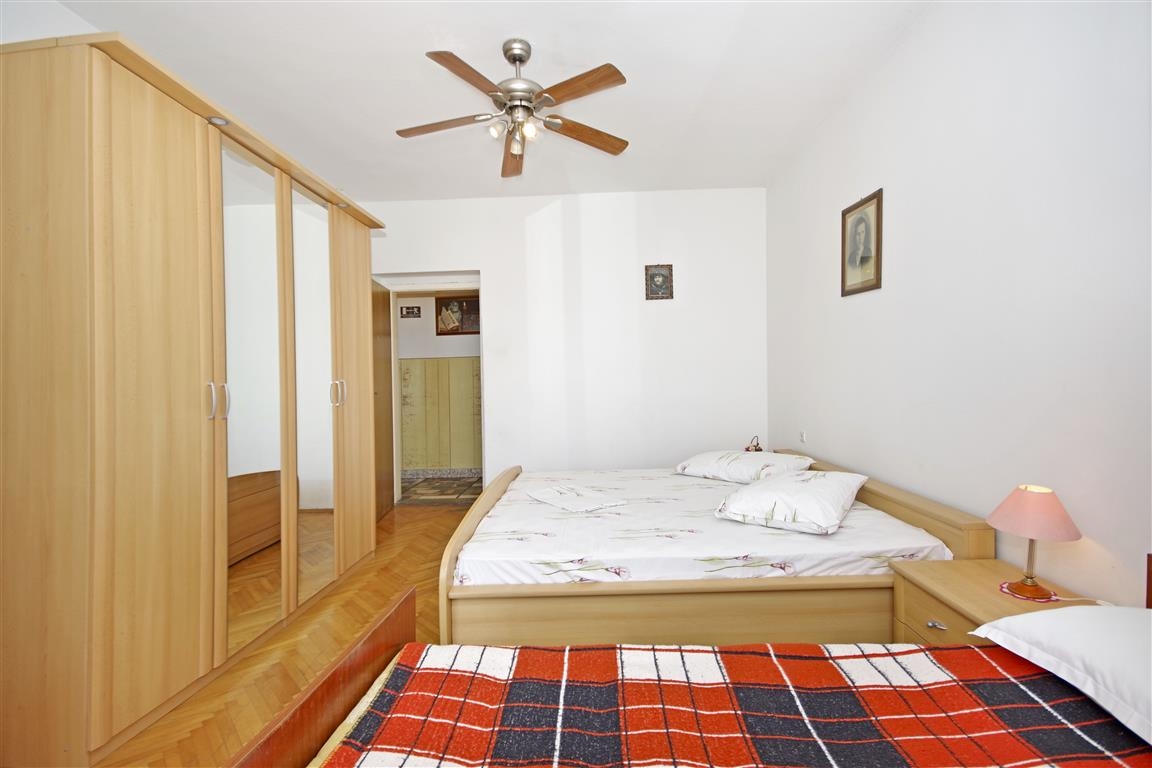 Two bedroom apartment near beach Dugi Rat, Omiš  A-c