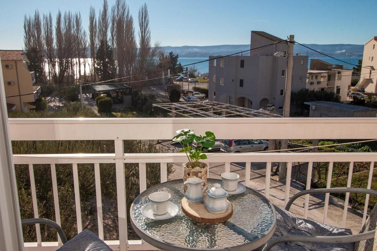 Three bedroom apartment with balcony and sea view Duće, Omiš  A-a