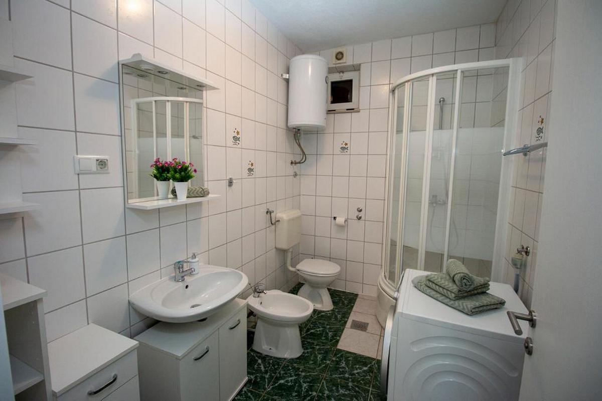 Three bedroom apartment with balcony and sea view Duće, Omiš  A-a