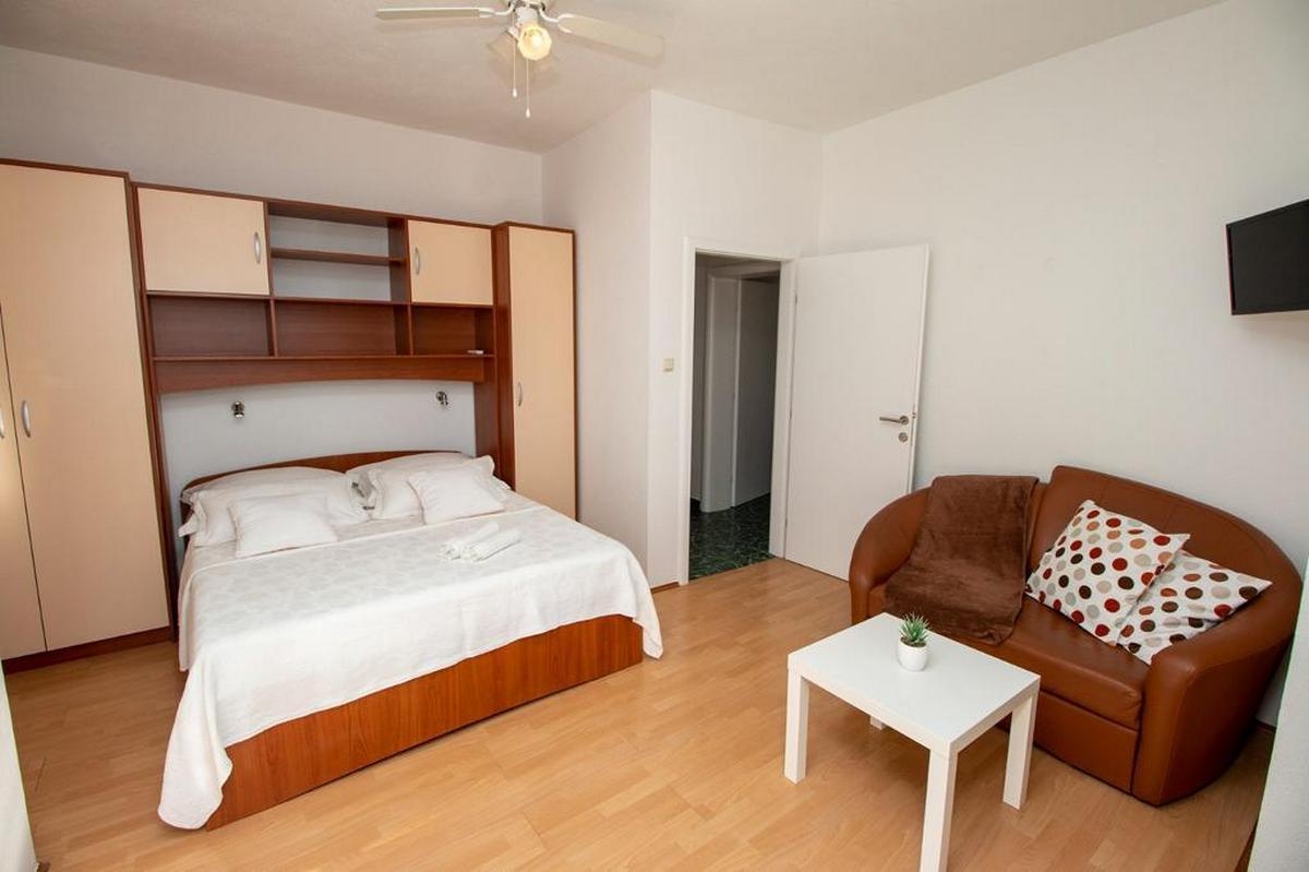 Three bedroom apartment with balcony and sea view Duće, Omiš  A-a