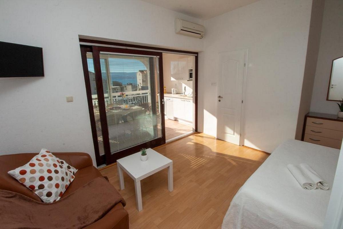 Three bedroom apartment with balcony and sea view Duće, Omiš  A-a