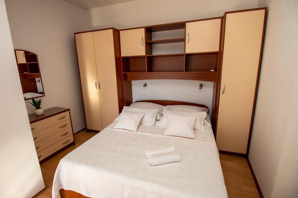 Three bedroom apartment with balcony and sea view Duće, Omiš  A-a
