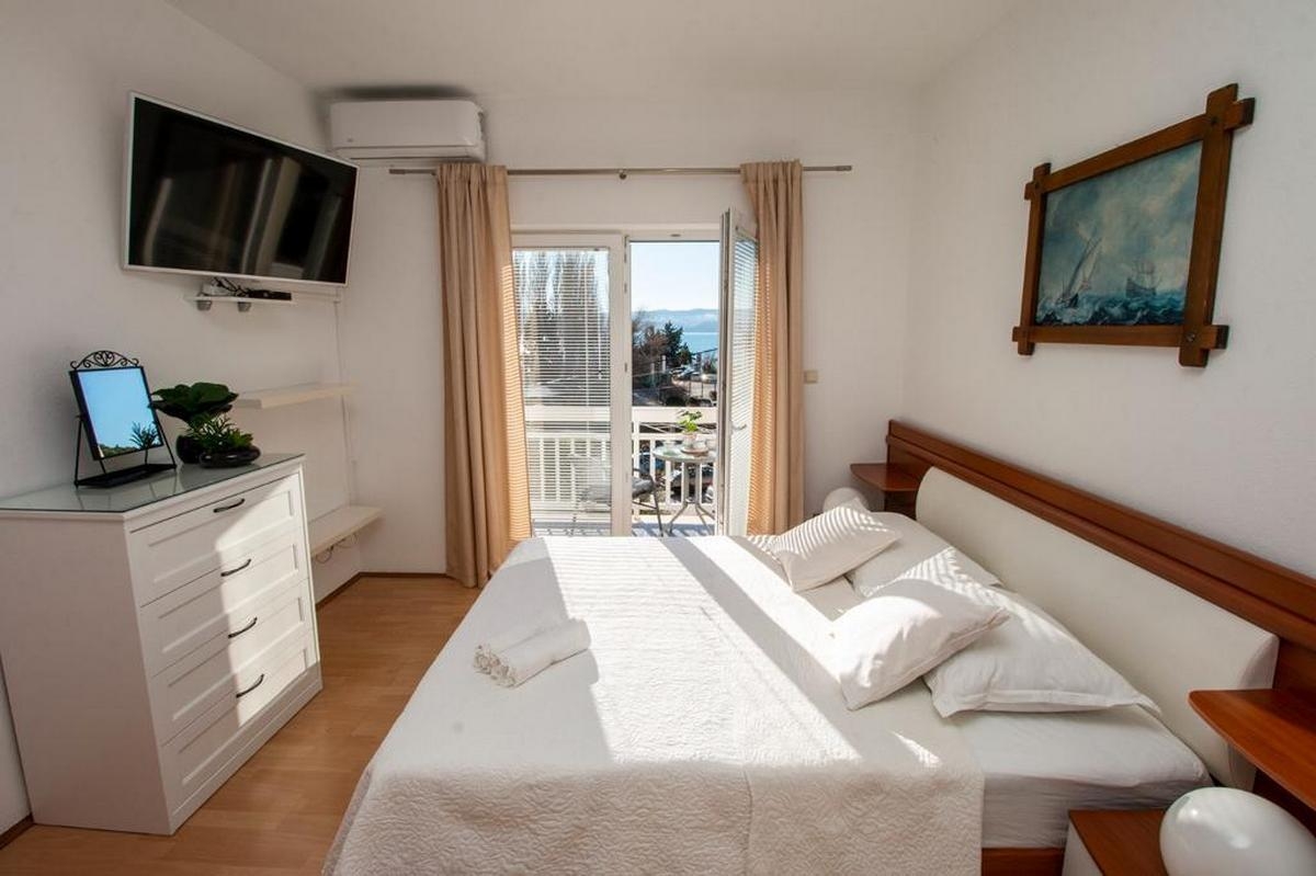 Three bedroom apartment with balcony and sea view Duće, Omiš  A-a