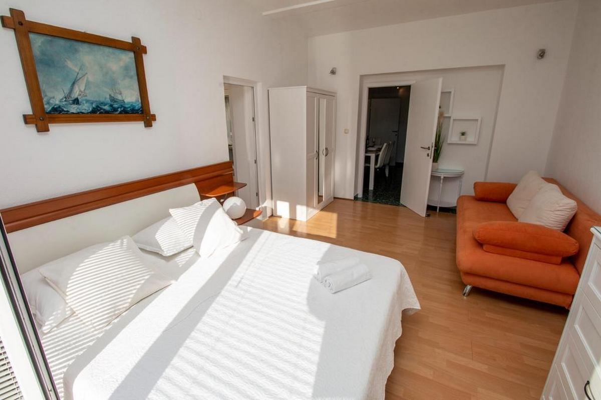 Three bedroom apartment with balcony and sea view Duće, Omiš  A-a