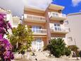 Szálláshely Duće, Omiš, Szálláshely 7576 - Apartmanok a tenger közelében homokos stranddal.