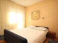 Slatine, Bedroom 1 in the apartment, air condition available, (pet friendly) and WiFi.