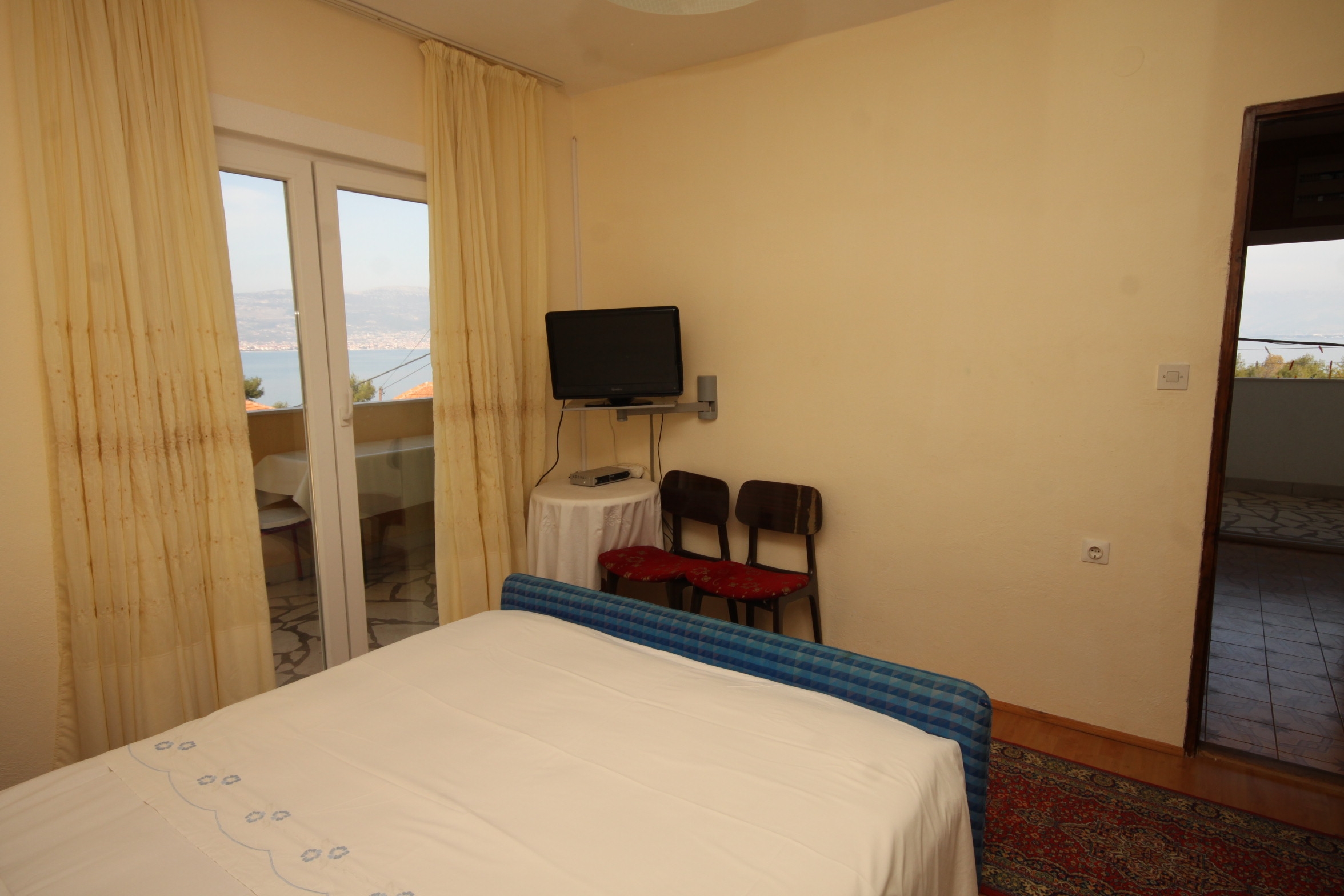 Three bedroom apartment with terrace and sea view Slatine, Čiovo  A-a