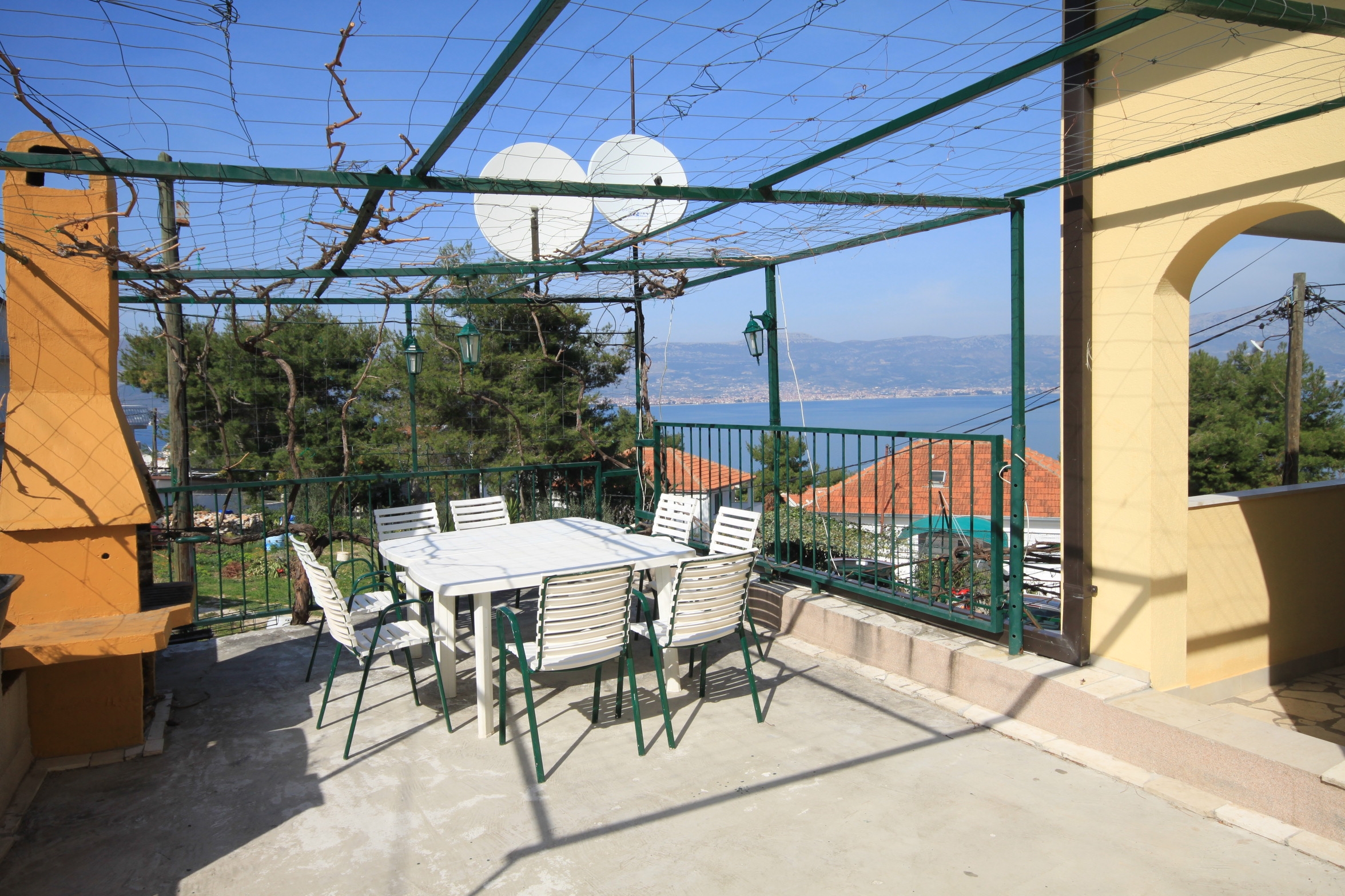 Three bedroom apartment with terrace and sea view Slatine, Čiovo  A-a