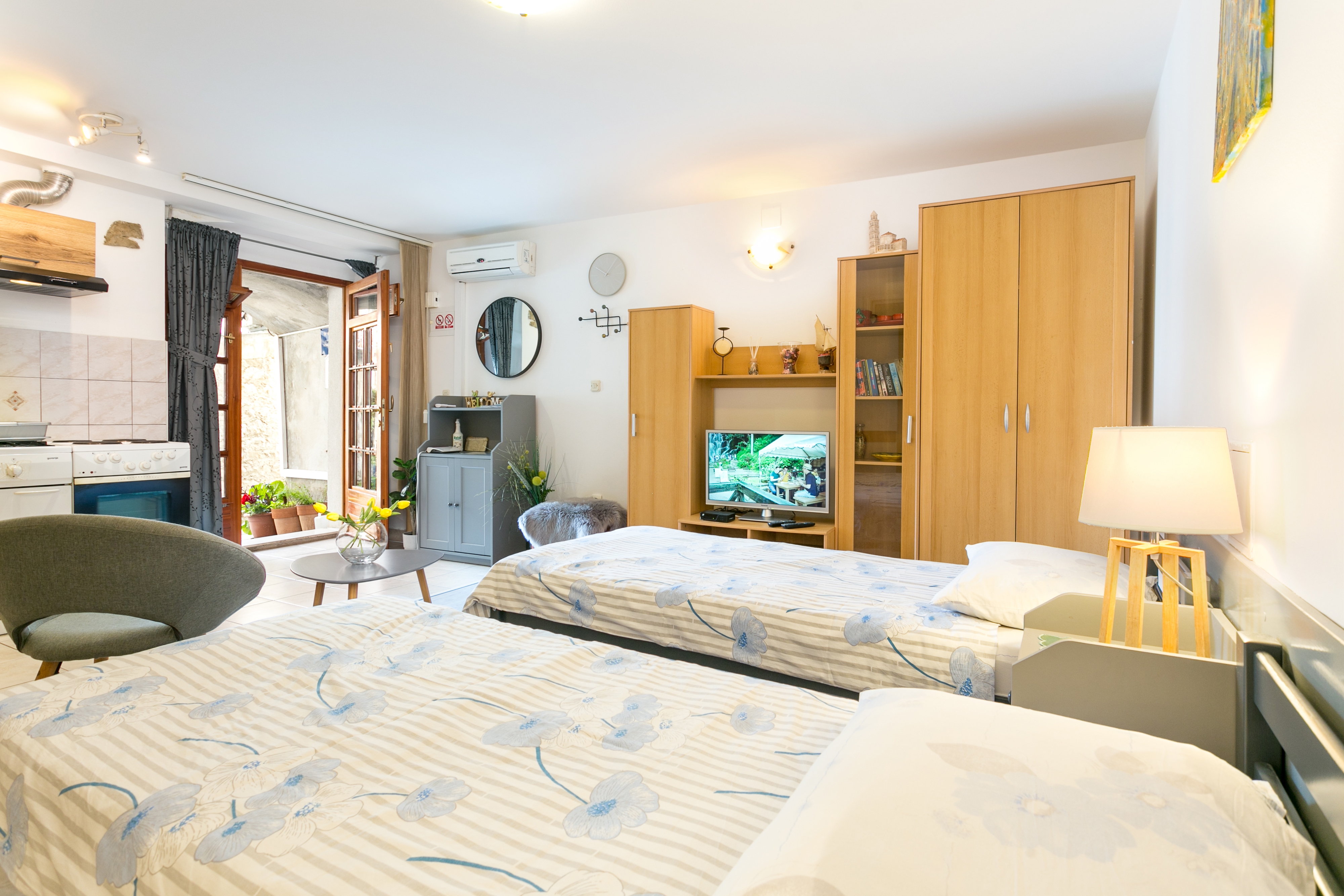 Studio flat with air-conditioning Split (AS-7596-a) Studio flat with air-conditioning Split (AS-7596-a)