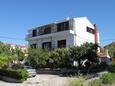 Vodice, Vodice, Objekt 7604 - Ubytování s oblázkovou pláží.