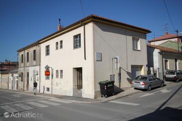 Property Pula, Pula, Property 7609 - Apartments with pebble beach.