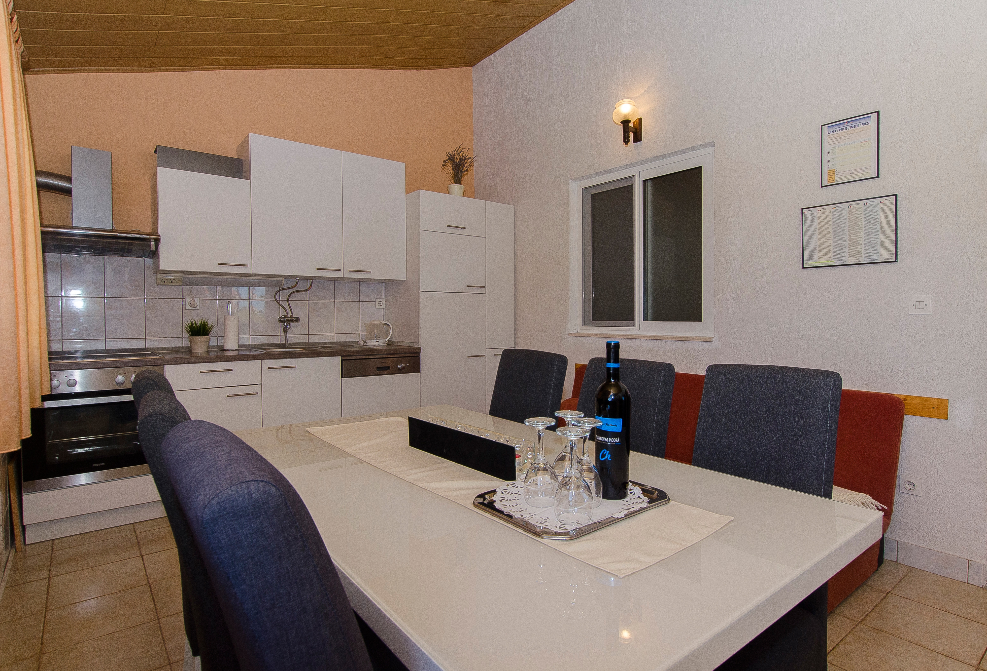 Three bedroom apartment with terrace and sea view Supetar, Brač (A-7631-a)