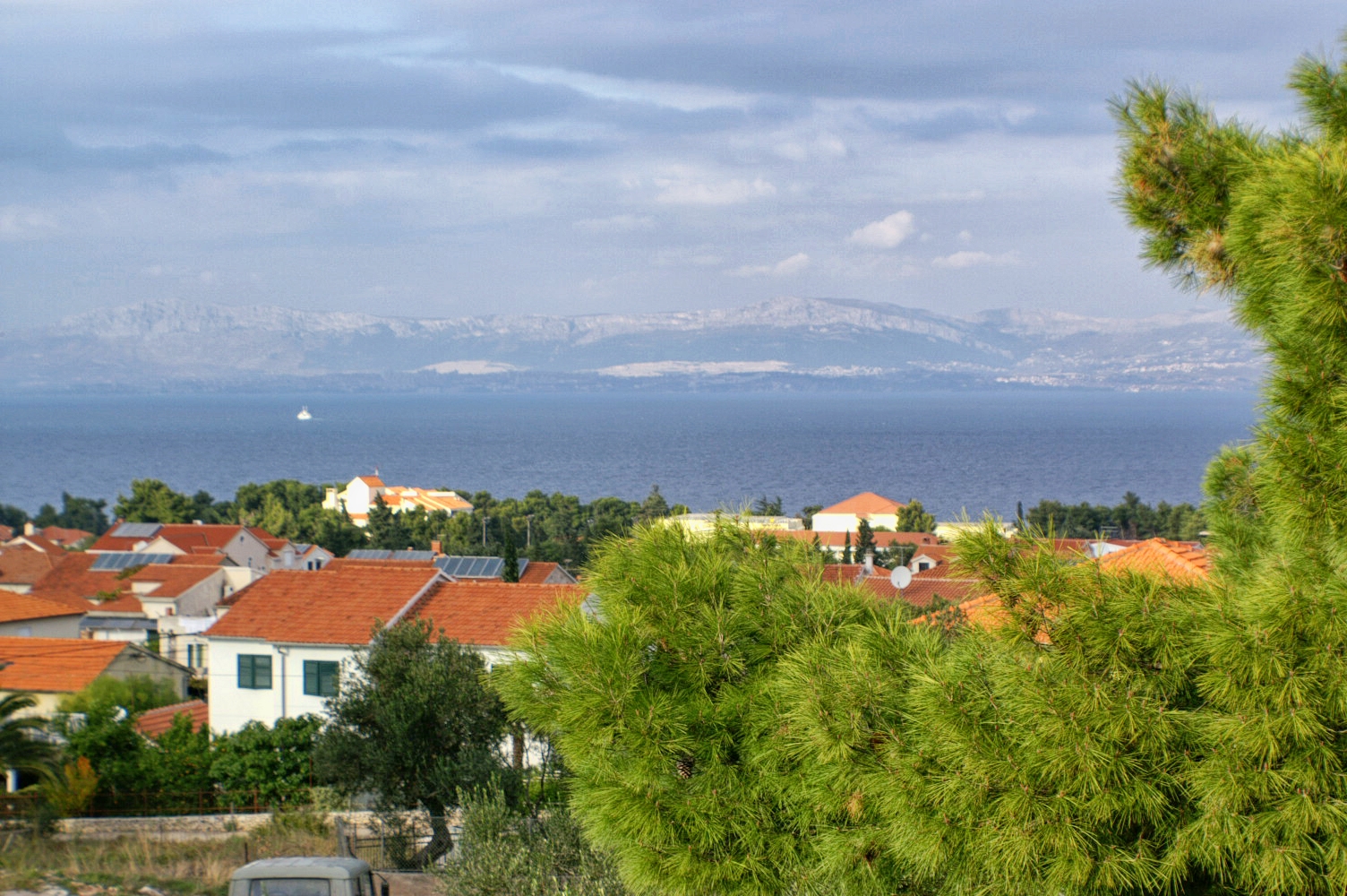 Three bedroom apartment with terrace and sea view Supetar, Brač  A-a