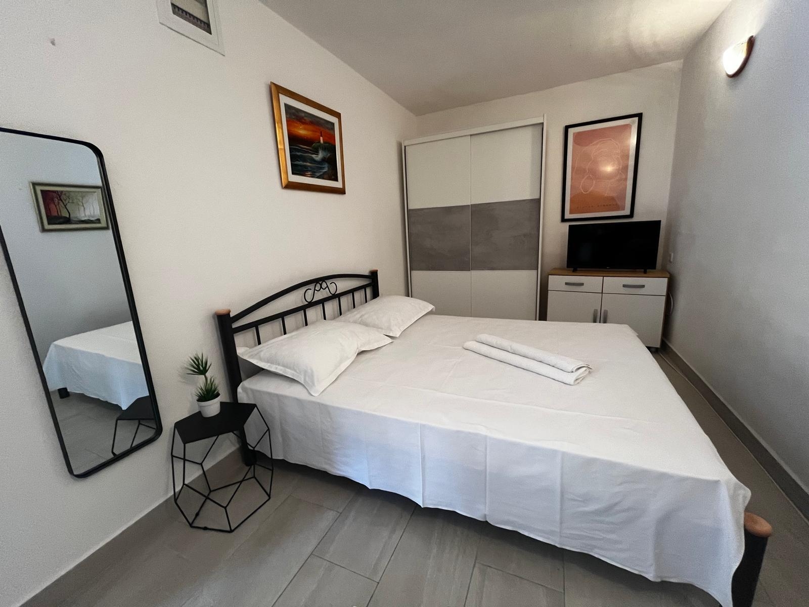 Studio flat with terrace and sea view Supetar, Brač (AS-7631-a)