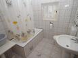 Koupelna Pula, Koupelna v ubytování typu apartment, domácí mazlíčci povoleni a WiFi.