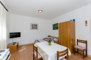 Postira, Obývací pokoj v ubytování typu apartment, domácí mazlíčci povoleni a WiFi.