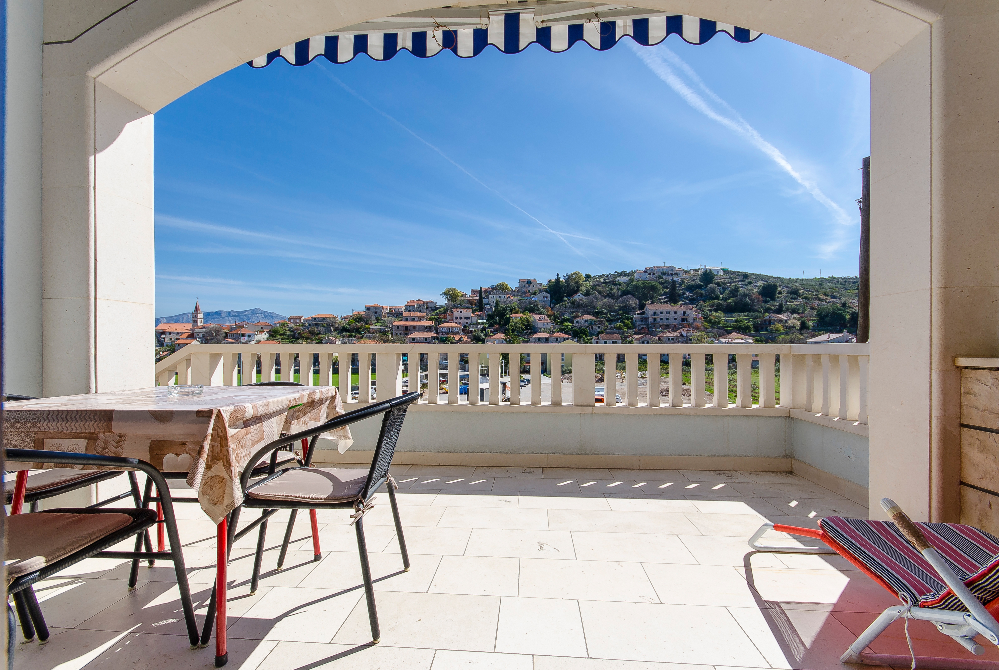 One bedroom apartment with terrace Postira, Brač (A-765-a)