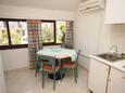 Rovinj, Dining room in the studio-apartment, air condition available, (pet friendly) and WiFi.